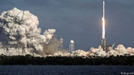 Шаг в будущее: Как выглядел запуск сверхтяжелой ракеты Falcon Heavy (Видео)