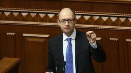 Яценюк называет недопустимым захват военных инспекторов ОБСЕ