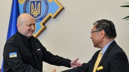 Турчинов обсудил с послом Японии деоккупацию Донбасса