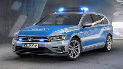 Volkswagen представил гибридный универсал для полиции