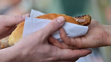 Медики предупредили об опасности уличной еды