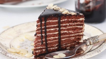 Прилипший пирог можно спасти всегда