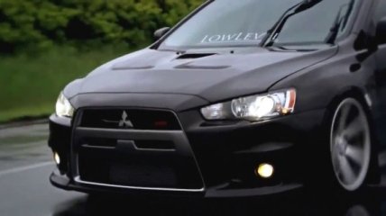Mitsubishi представила модификации моделей с черной отделкой