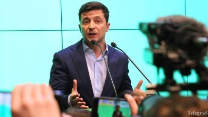 Зеленский планирует сотрудничать с волонтерами "на равных"