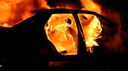 Пожар машины. Фото иллюстративное