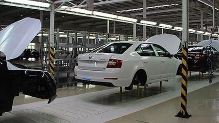 В Украине производство автомобилей упало в два раза