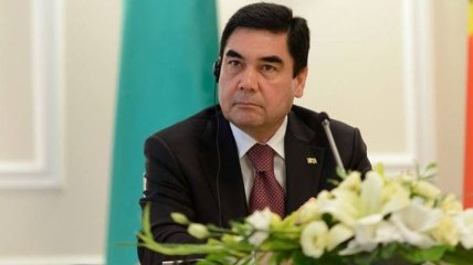 Президент Туркменистана расстрелял "врагов", сидя на велосипеде (Видео)