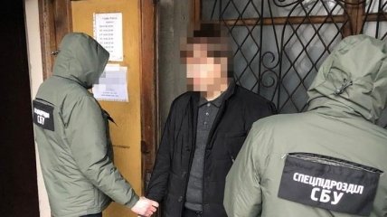 СБУ задержала чиновника, который за деньги удалял данные из баз Минюста