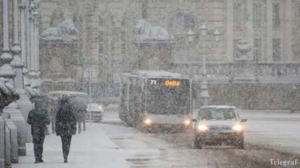 Европа в снежной ловушке: тысячи домов остались без света, на дорогах - аварии 