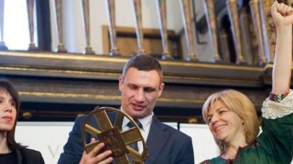Виталий Кличко получил премию Леха Валенсы (Фото)