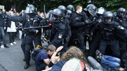 В Гамбурге полиция задержала более 400 человек во время акции протеста