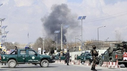 В центре Кабула недалеко от офиса НАТО прогремел мощный взрыв