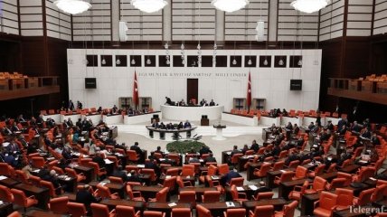 Парламент Турции одобрил продление режима ЧП на три месяца