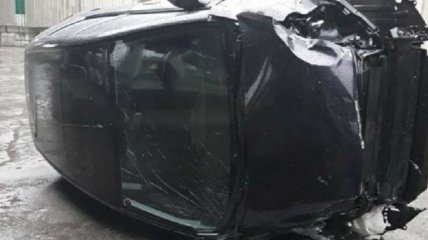 В Киеве автомобиль слетел с моста, госпитализирован ребенок