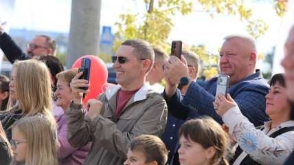Уникальный Фонтан Сковороды из 20-тонного гранита и бронзы подарил общине Белой Церкви меценат Денис Парамонов