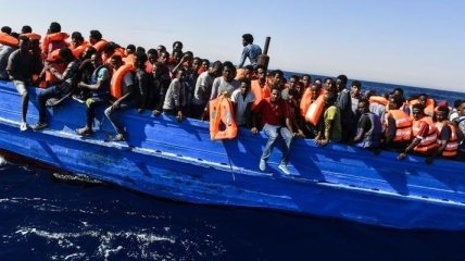 На Сицилию доставили более 600 спасенных мигрантов