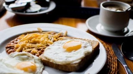 Диетологи объяснили, почему завтракать нужно в определенное время