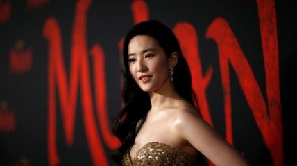 Исполнительница главной роли в фильме "Мулан" влипла в скандал из-за высказываний о Гонконге