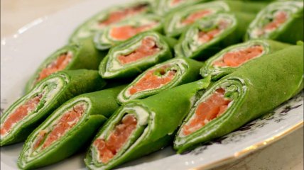 Млинці з червоною рибою та сиром філадельфія (відео)