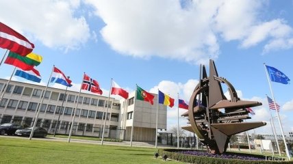 НАТО приостанавливает свое сотрудничество с РФ