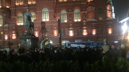 Протестанты собираются ночевать на Манежной площади