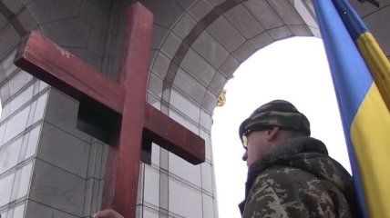 На Майдане попрощались с бойцом "Айдара"