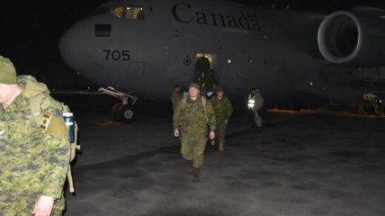 Операция UNIFIER: в Украину прилетели 50 военных инструкторов из Канады