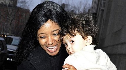 Бывшая звезда Playboy выбросилась из окна вместе со своим маленьким сыном 