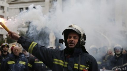 В Греции протестуют пожарные из-за условия найма