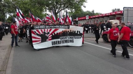 В Германии произошли столкновения полиции и антифашистов
