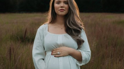 Беременность связывали с множеством верований (изображение создано с помощью ИИ)