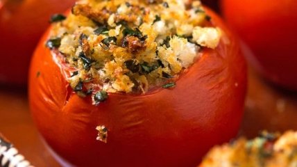 Фаршировані помідори, запечені у духовці