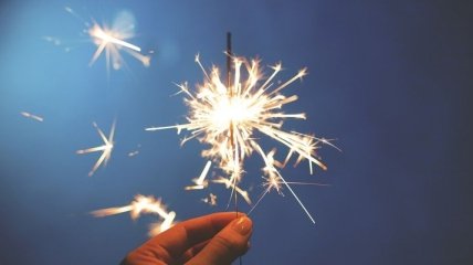 Главный атрибут Нового года: как правильно пользоваться бенгальскими огнями