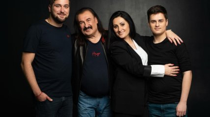 Степан Гіга з дітьми