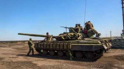 Спикер АТО: Силы АТО взорвали два танка боевиков