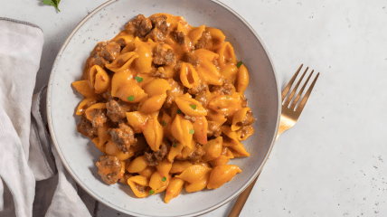 Макарони з куркою у вершково-томатному соусі