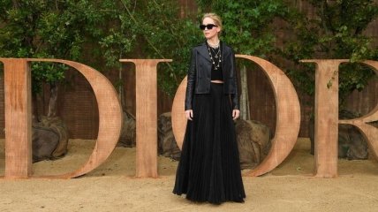 Черный монохром: потрясающие образы знаменитостей с показа Dior (Фото)