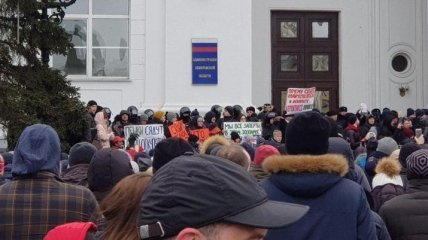 "Правду": тысячи жителей Кемерова вышли к областной администрации 