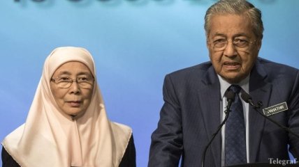94-летний премьер-министр Малайзии подал в отставку