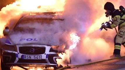 В Швеции за ночь сожгли девять автомобилей