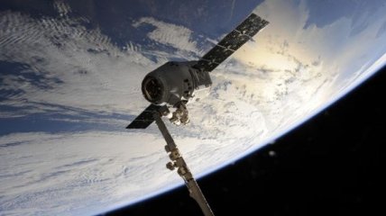 Dragon успешно доставил на МКС три тонны груза