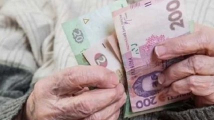 Минимальную пенсию в Украине обещают 2600 гривен, но не всем, и не сразу
