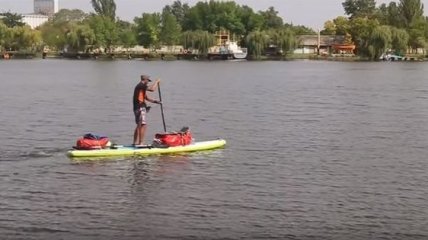 Проплыл тысячу километров на доске: украинец установил необычный рекорд (Видео)