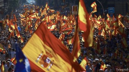 В центре Барселоны устроили митинг за единство Испании