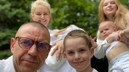 "Белая гвардия": лидер "Ляписа" показал свою большую семью (Фото)