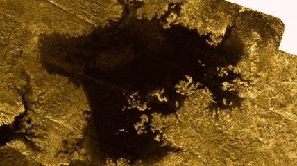 Кассини занят изучением пятен, обнаруженных в море Титана