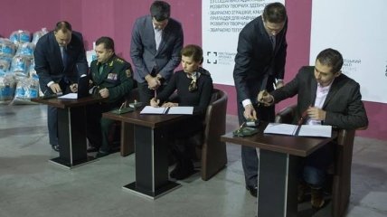 Марина Порошенко, Полторак и Совет волонтеров подписали Меморандум 
