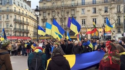 В Париже, Лиссабоне и Риме состоялись акции в поддержку Украины