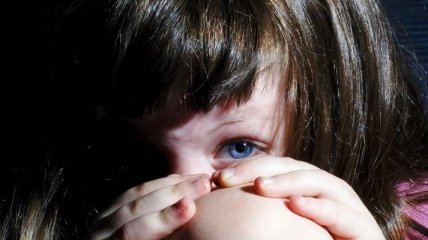 "Папа спал с малышкой-дочкой": что грозит за педофилию и как окружающим распознать насильника
