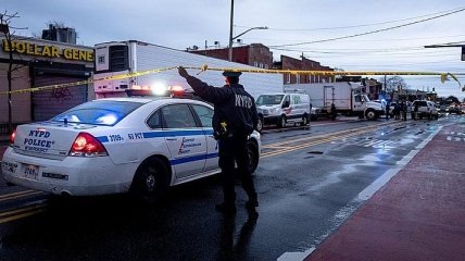 СМИ: В Нью-Йорке обнаружили четыре грузовика с десятками тел 